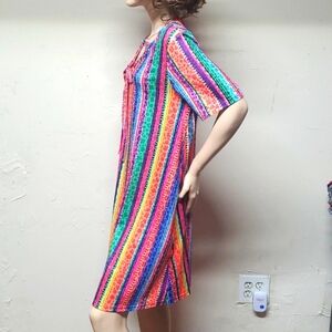 Southern Stitch Striped V-Neck Multicolor Dress With Pockets Size M